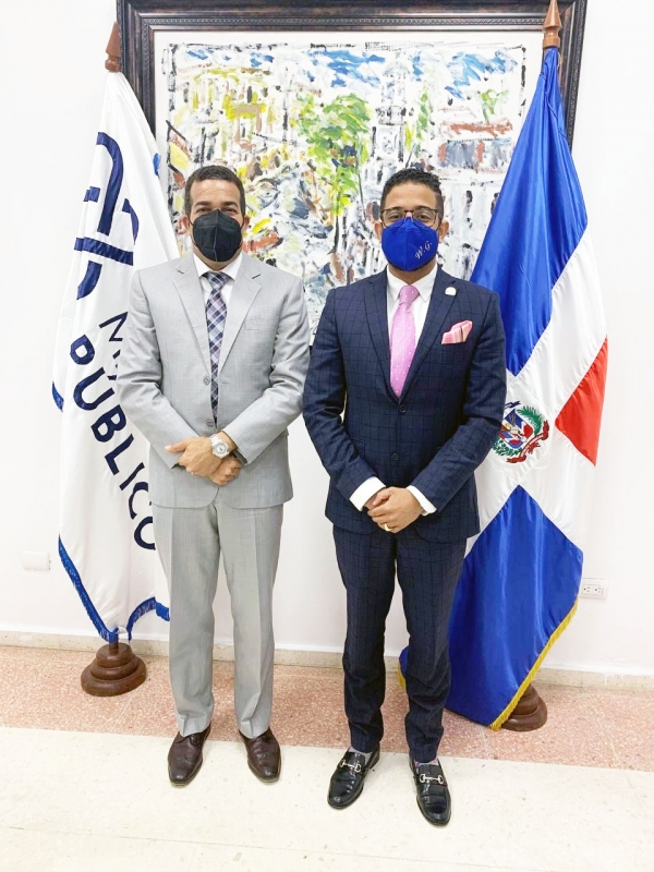 Administrador general de Monte de Piedad Lic. Welinton Grullón Mercedes y el Procurador Fiscal de la Provincia Santo Domingo Lic. Milciades Guzmán