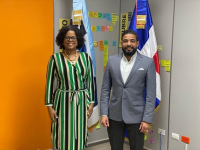 El administrador general de la  Caja de Ahorros para Obreros y Monte de Piedad Welinton F. Grull&oacute;n Mercedes, realiz&oacute; una visita de cortes&iacute;a a La directora general de la Oficina Nacional de Estad&iacute;stica, Miosotis Rivas Pe&ntilde;a.